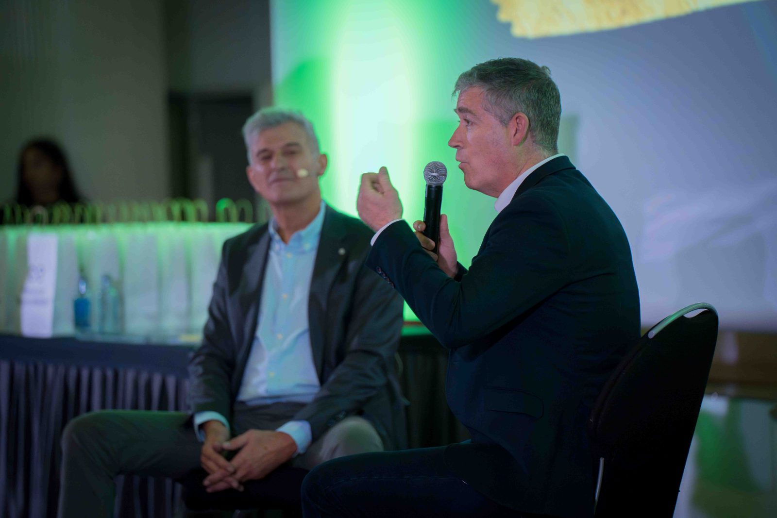 Conversación en el escenario